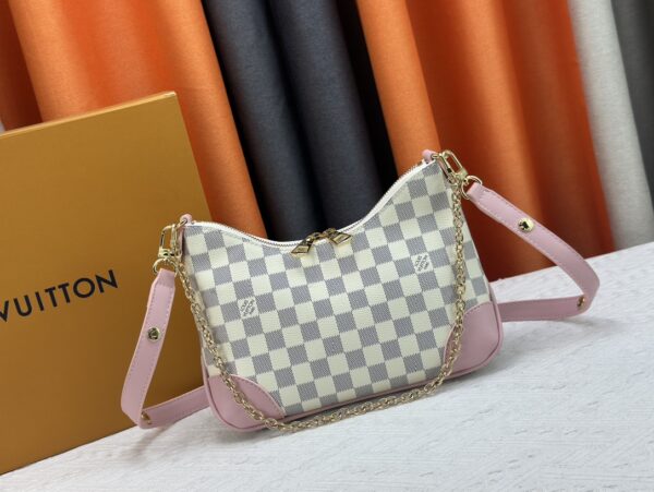 Louis Vuitton M45832 Odeon 1 Louis Vuitton M45832 Odeon
