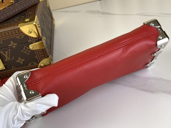 M25445 Slim Trunk Red 7 M25445 Slim Trunk Red - Image 4